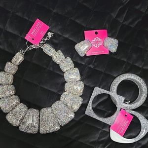 jewelry set by Famous Maker